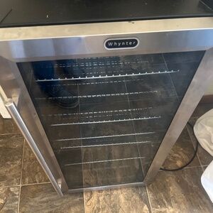 Mini electric wine cooler